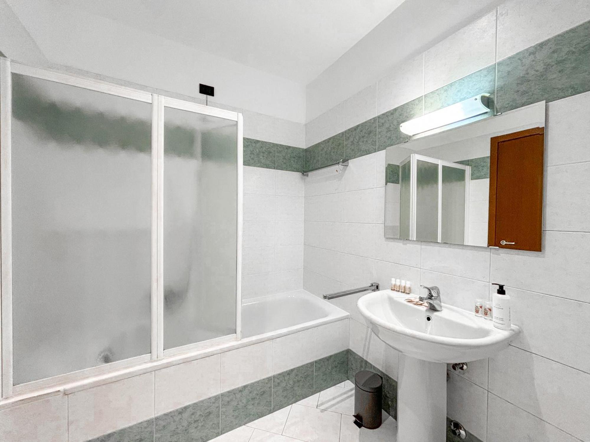 Bilocale Con Terrazzo E Box Auto Su Richiesta Apartment Como Exterior photo